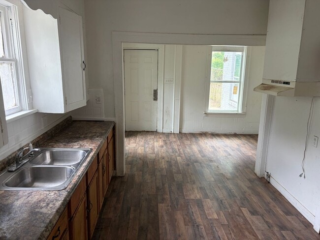 Photo - 3 Bedroom Highland Home - with Central Air!