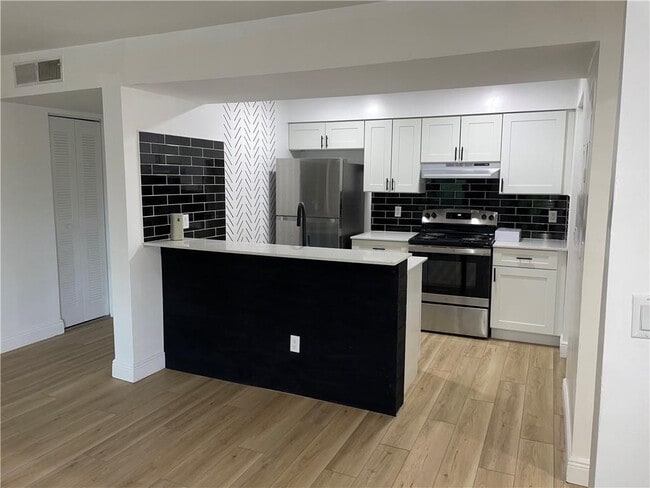 Building Photo - 1223 SW 46th Ave Unit 108