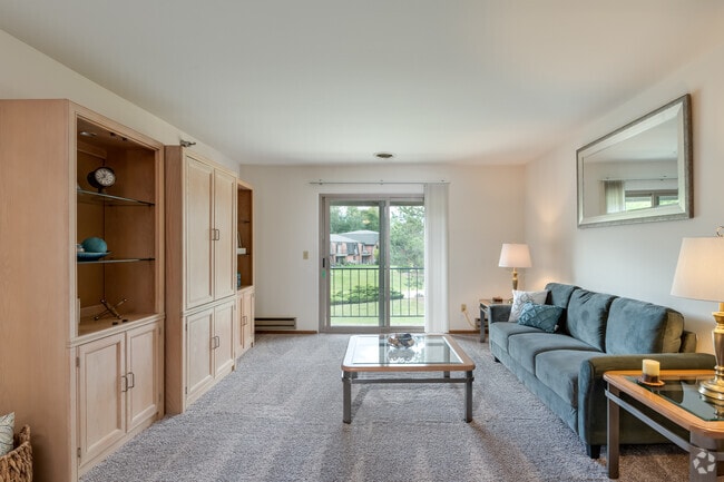 2 BR, 2 BA - 1,073SF