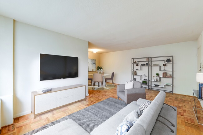 Photo - The Crestmont