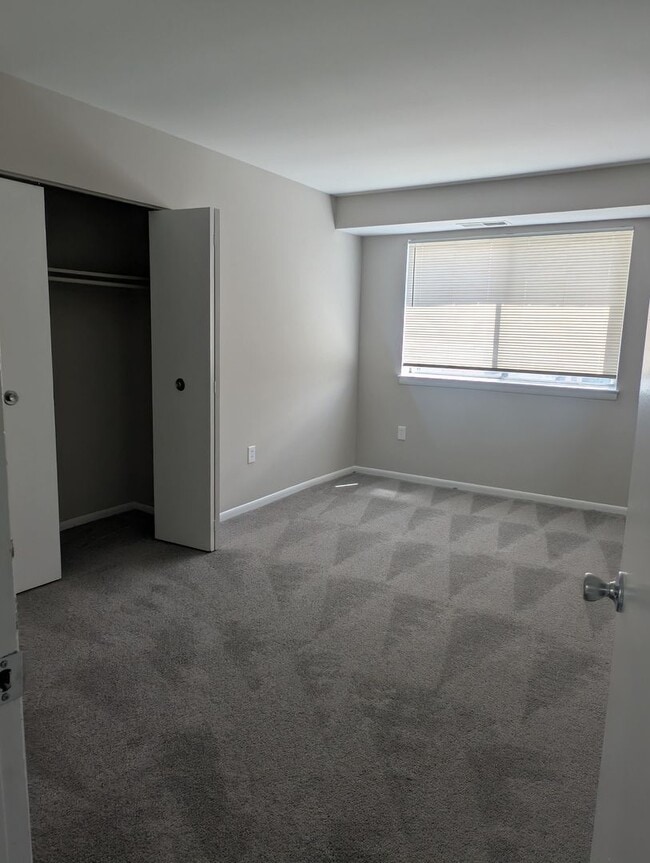 Photo - Bristol House Apartments