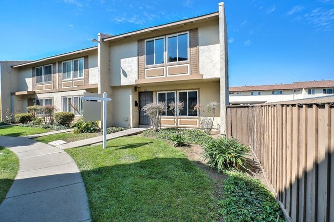 Photo - 34626 Greenstone Common