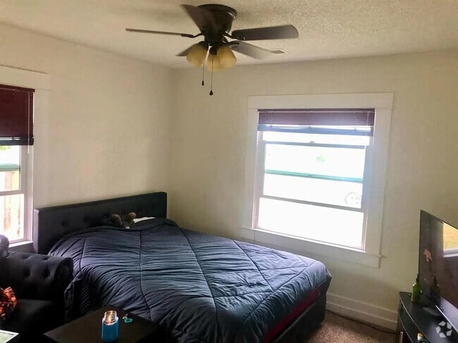 Building Photo - 1321 N Calaveras St Rental