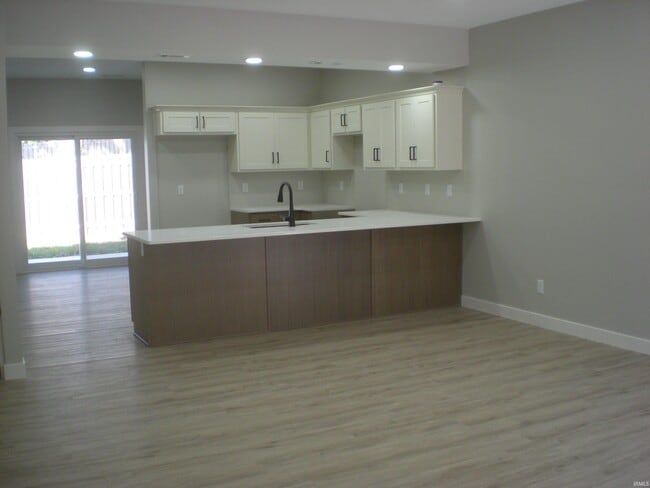 Photo - 5960 N Clinton St