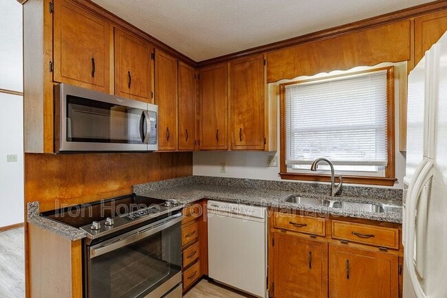 Photo - 1060 Windbrooke Ct