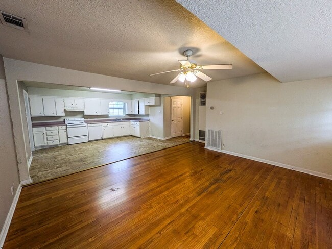 Photo - 306 Bridal Wreath Ave