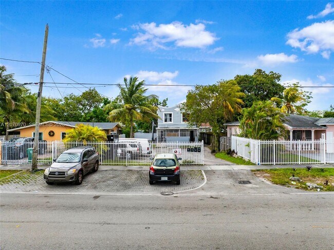 Photo - 1236 NW 28th St Unidad 1