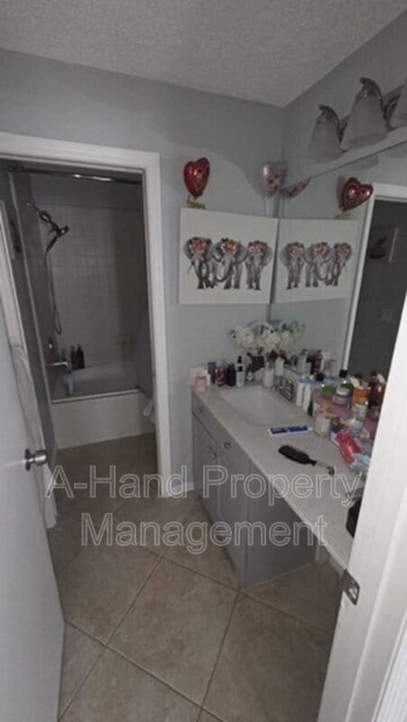 Photo - 2527 Chatham Cir