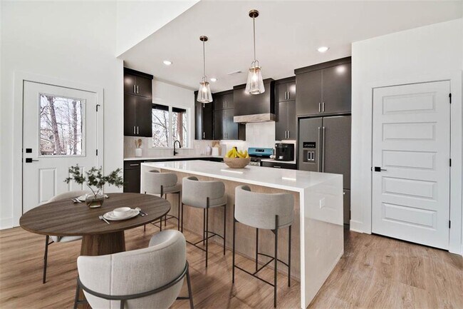2 Haslemere Dr
