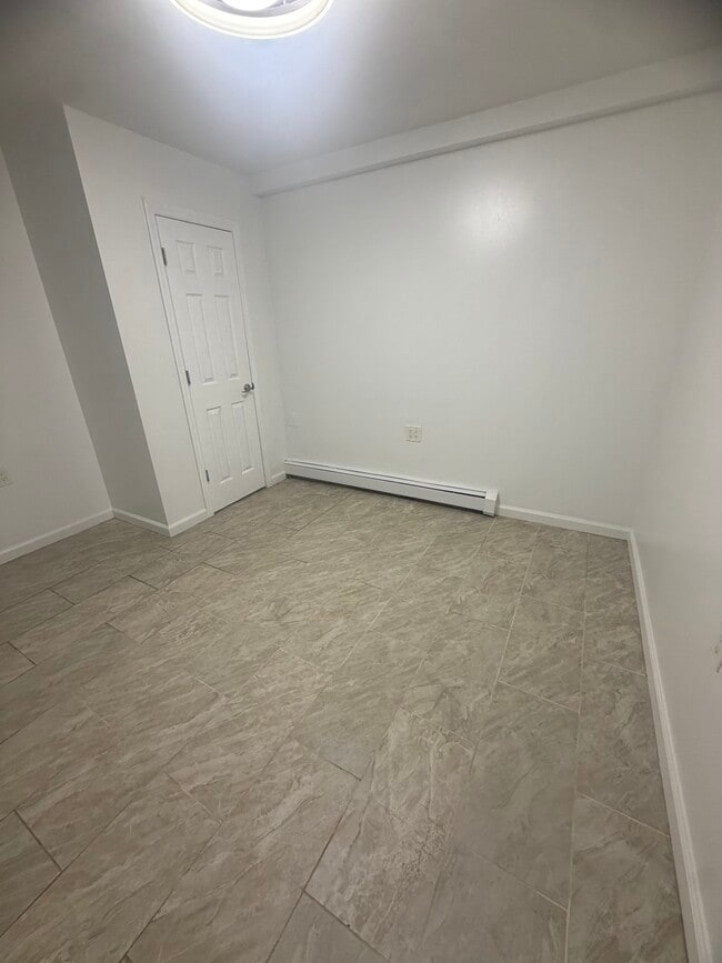 Photo - 14738 Springfield Ln Unidad Lower level