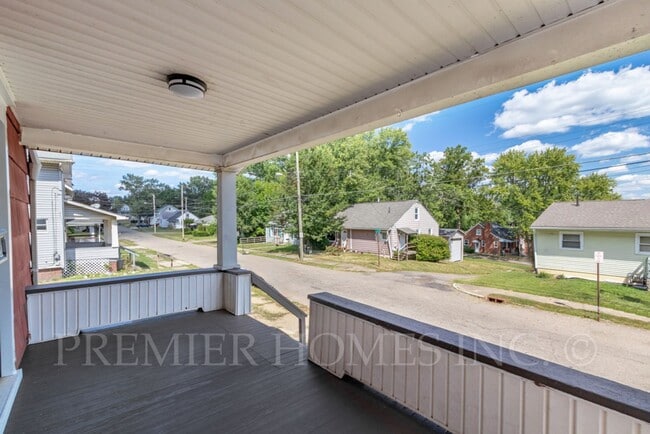 Photo - 3 Bed Home with Garage, Private Driveway & Yard – $1,495/mo