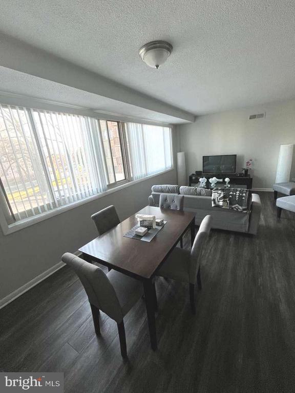 Building Photo - 4410 Oglethorpe St Unit 201