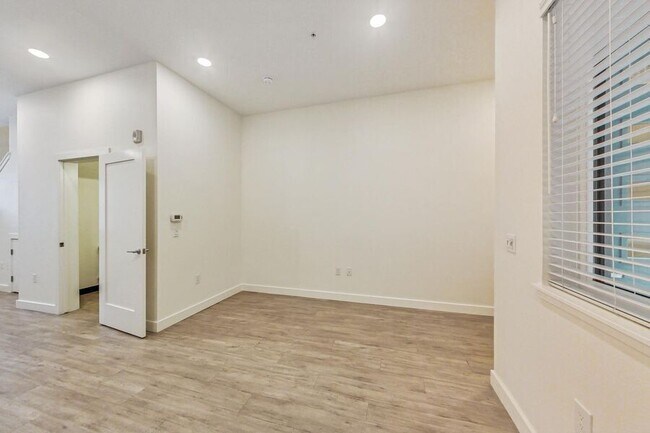 Photo - 411 29th St Unit 107