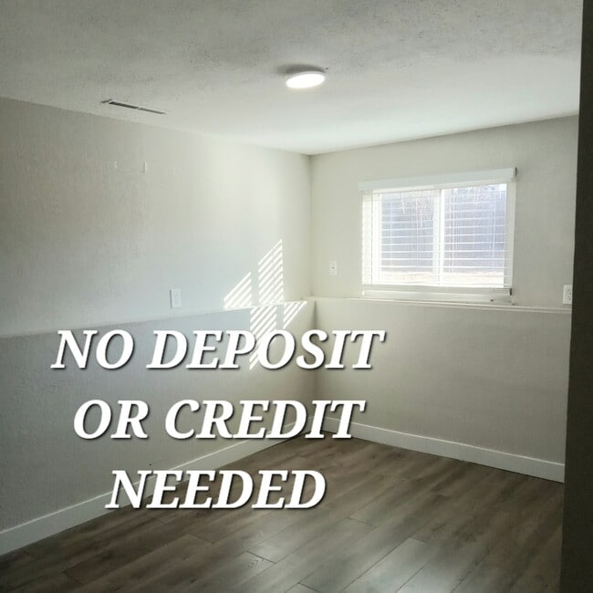 Building Photo - 3136 Moonbeam Cir S Unit DOWNSTAIRS LFT