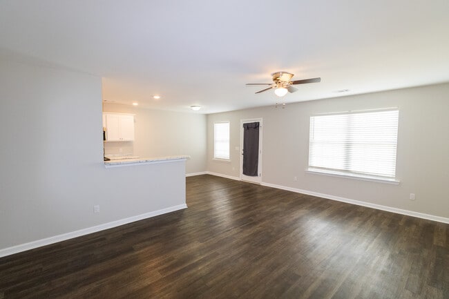 Photo - 152 Callaway Cres
