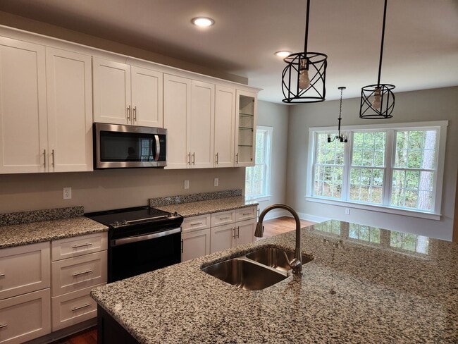 Photo - Chesterfield - 5 Bed 3.5 Bath Newer Modern...