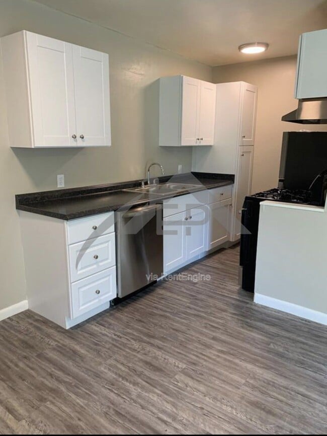 Photo - 207 E Hurd St Unit 3