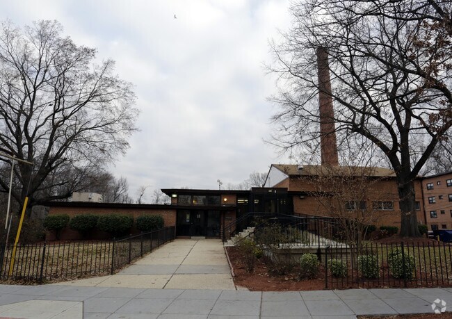 Photo - Kenilworth Courts/Parkside Addition