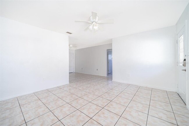 Photo - 118 E Muriel St