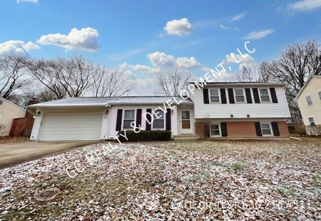 Building Photo - ***NAPERVILLE / 4 BDRM - 2 BTH / LARGE FEN... Rental