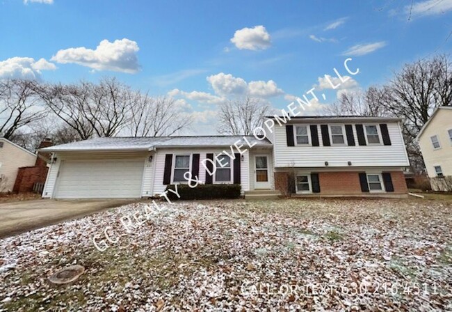 ***NAPERVILLE / 4 BDRM - 2 BTH / LARGE FEN... - ***NAPERVILLE / 4 BDRM - 2 BTH / LARGE FEN... House