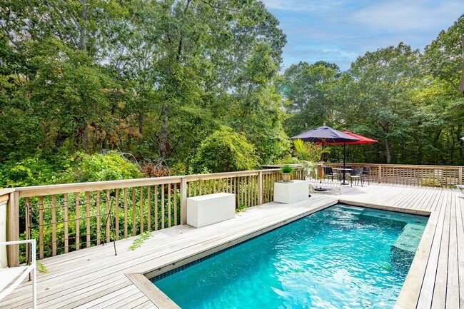 Photo - 18 Spring Pond Ln