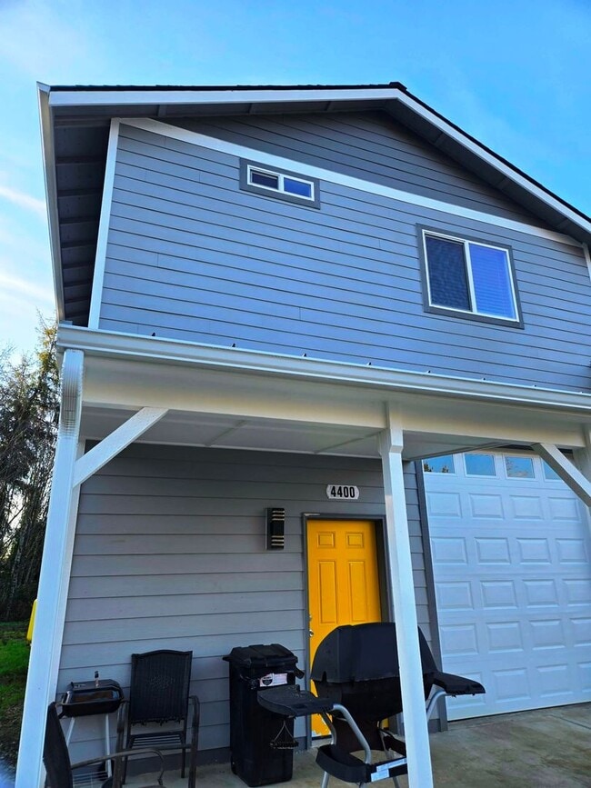 Building Photo - Brand new build! 2 bedroom, 1 bath apartment