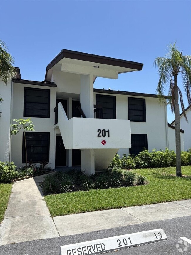 Building Photo - 201 Lake Pointe Dr Unit 107 Rental