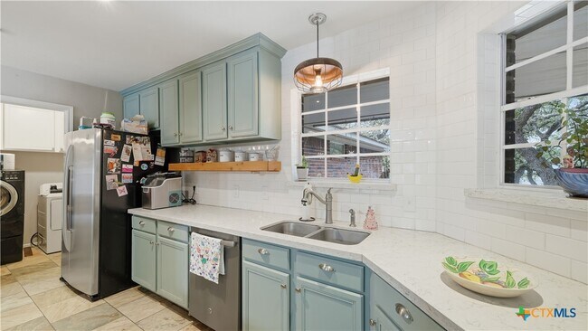 Photo - 19 Pebblebrook Ln