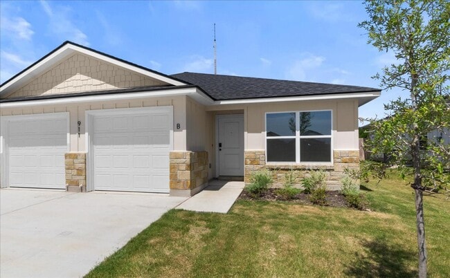 Building Photo - 911 Sevenleaf Ln Rental