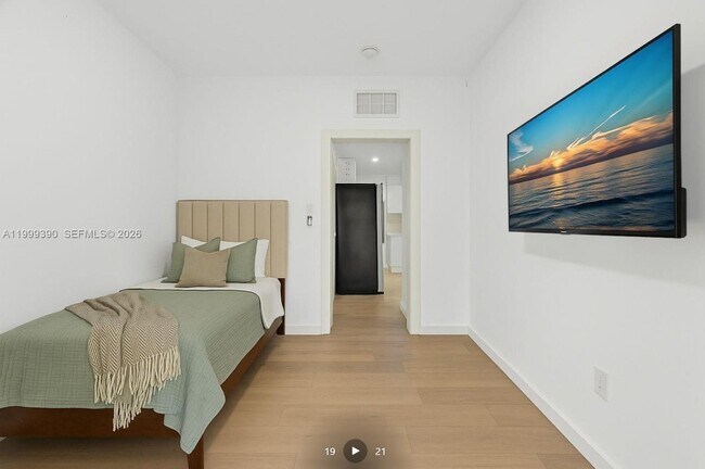 Photo - 709 SW 4th Ct Unit 2