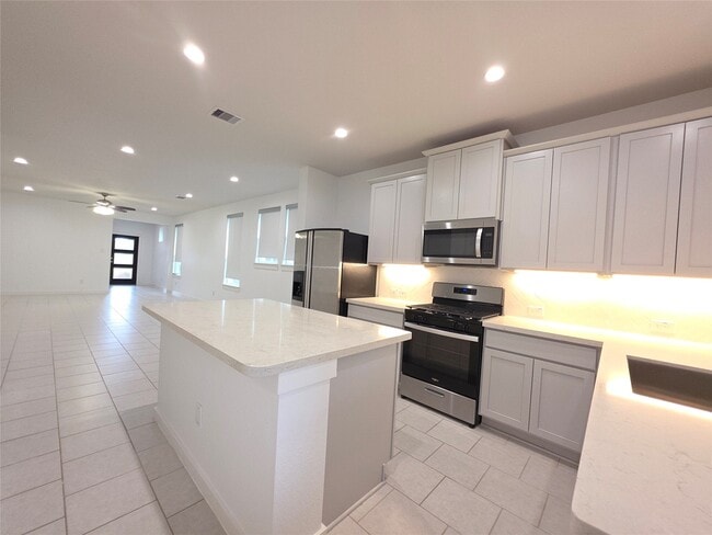 Building Photo - 40732 Guillemont Ln