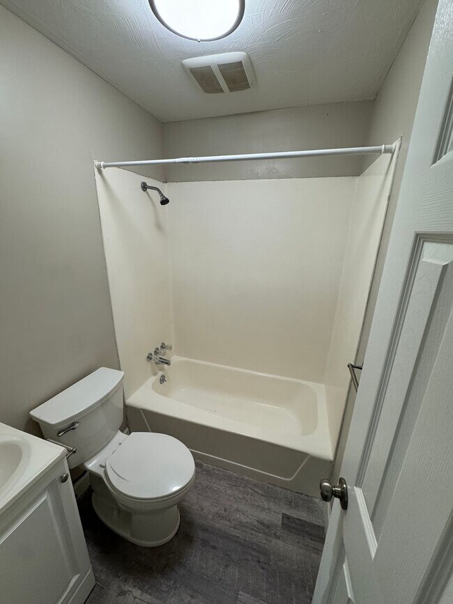 Photo - 101-103 Green Oaks Drive Unidad 14