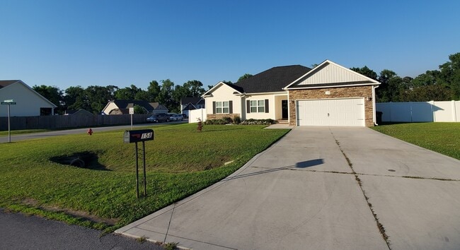 Photo - 158 Backfield Pl