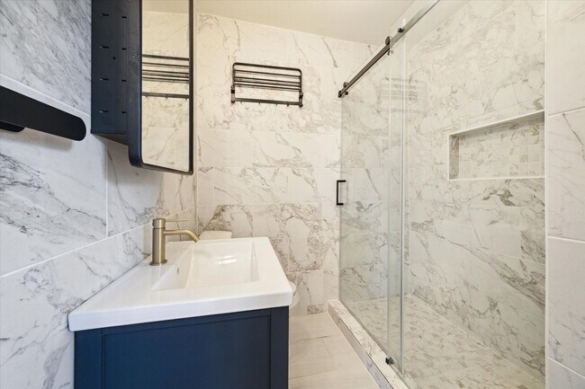 Photo - 1147 Du Barry Ln