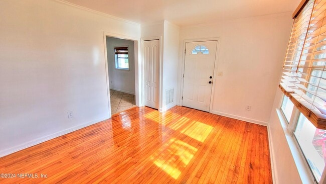 4803 Lexington Ave
