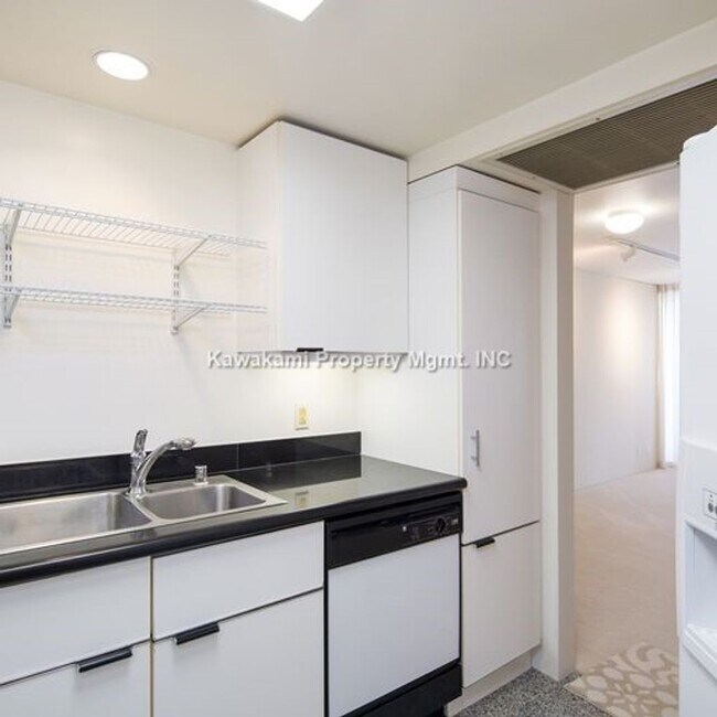 Photo - WAIKIKI LANDMARK...A GEM IN FINE LIVING...... Unidad 2203