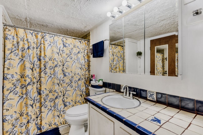 Photo - 187 River Oaks Dr