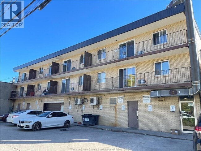 Photo - 2136 Wyandotte St W Unit 21