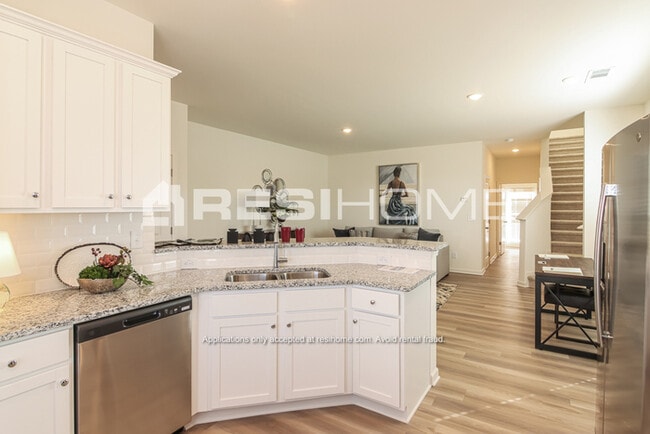 Photo - 677 Louis Ln