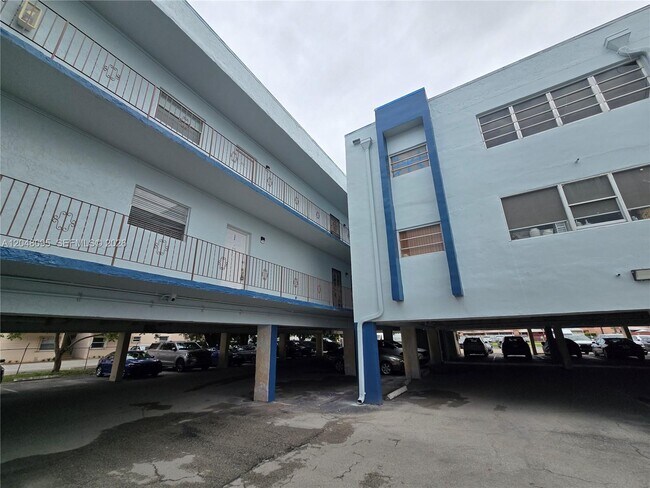 1555 W 44th Pl Unit 235