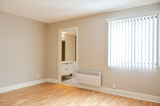 Building Photo - 1550 Avenue Filion Unit 507