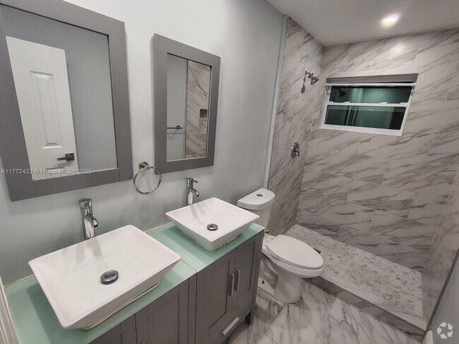 Building Photo - 632 W 5th St Rental