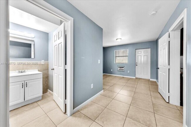 Photo - 365 NW 8th St Unit 211