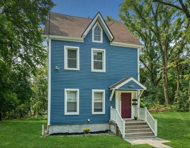 Building Photo - 202 N Clinton St Rental