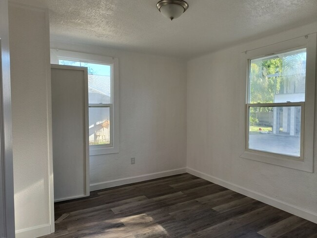 Photo - 302 S 12th St
