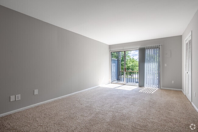 2BR, 1BA - 792SF - Living Room