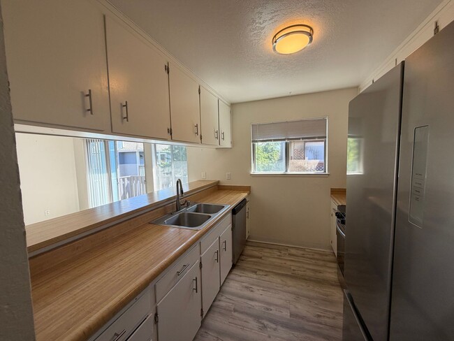 3075 Berrum Pl Unit 4