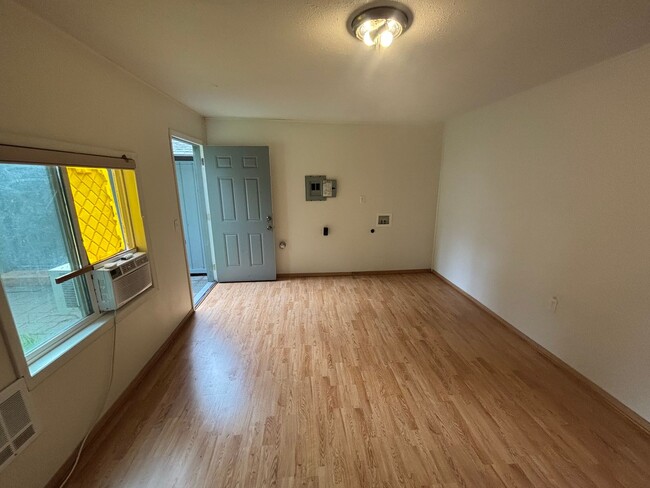 Photo - 48015 W 2nd St