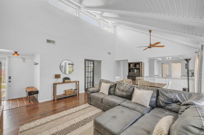 Photo - 235 NW 15th St